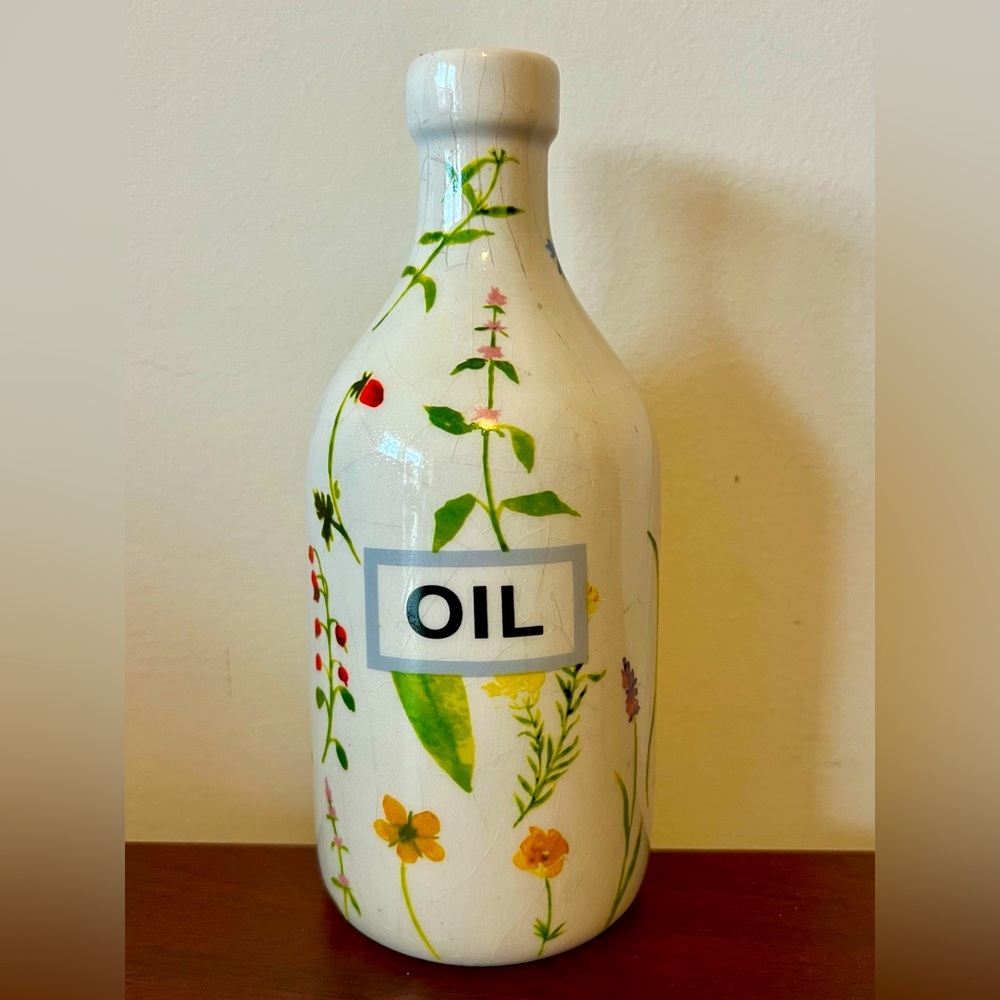 Orly Madison Flower Pattern Oil Bottle 6 3/4in Tall‎